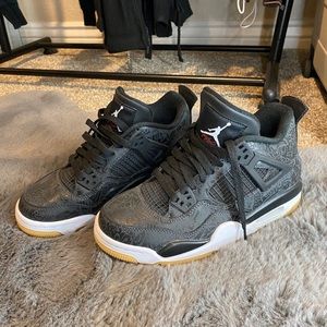 Air Jordan Retro 4 SE Laser Black Gum youth 4.5